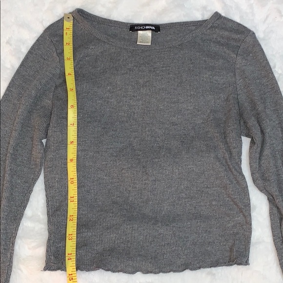 A fashion nova crop top - Picture 7 of 9